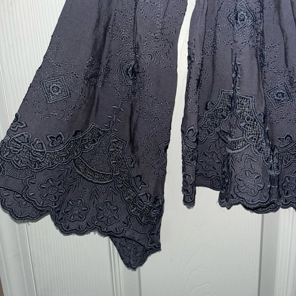 Off the Shoulder navy blouse - Picture 3 of 6